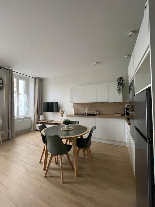 Joli Appartement Avec Parking - Proche Centre Ville Chartres Eksteriør bilde