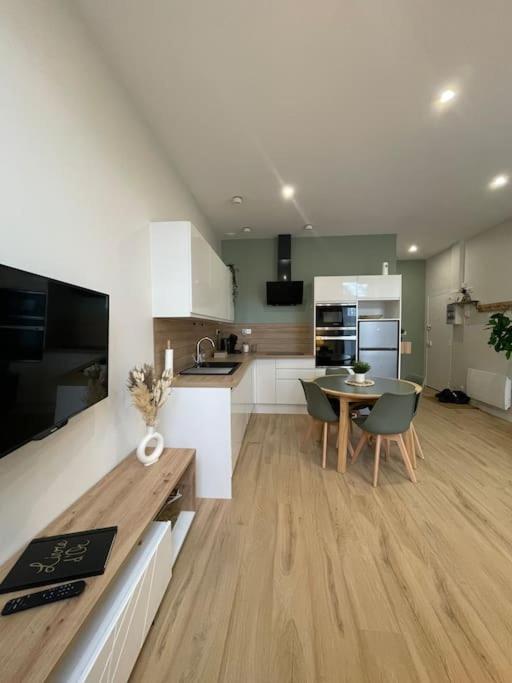 Joli Appartement Avec Parking - Proche Centre Ville Chartres Eksteriør bilde
